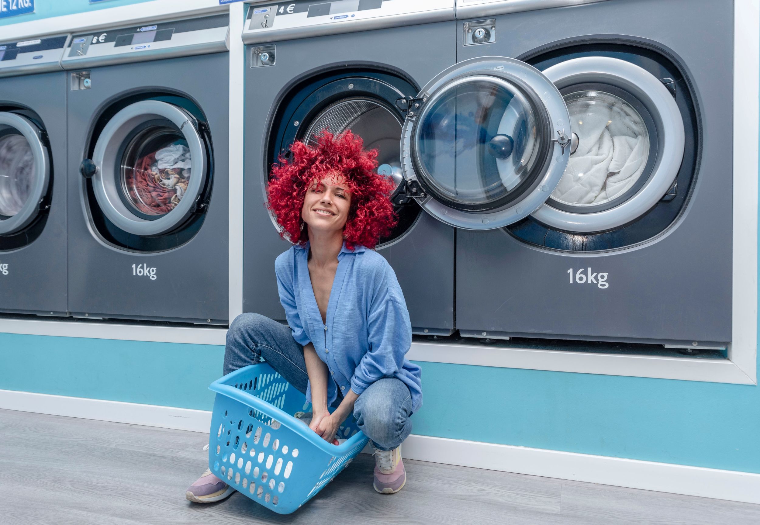 Laundromat Shutterstock 2159621911